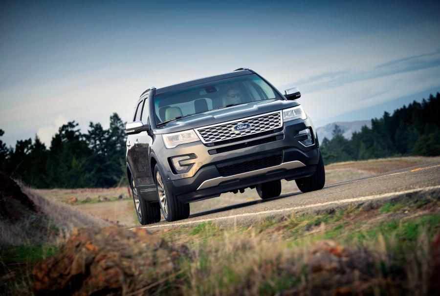  Ford Explorer Platinum 2015 года  (фото 3 из 33)